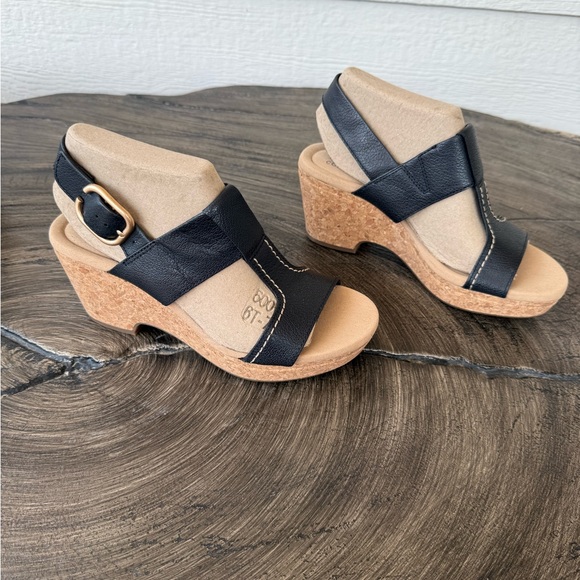 Clark’s Stylish Black Wedge Sandals with Buckle. size 7.5M - Picture 1 of 7